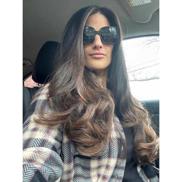 Meet your Posher, Gina Marie🐝 - Picture 9 of 16